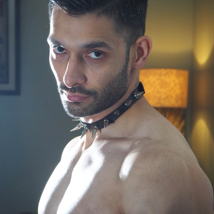 Dom Spike Choker, genuine leather collar by Subculture, detail view